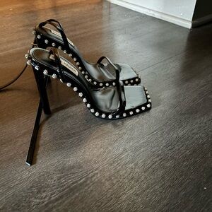 Black Zelle Steve Madden heels. New, wore once to take pictures.